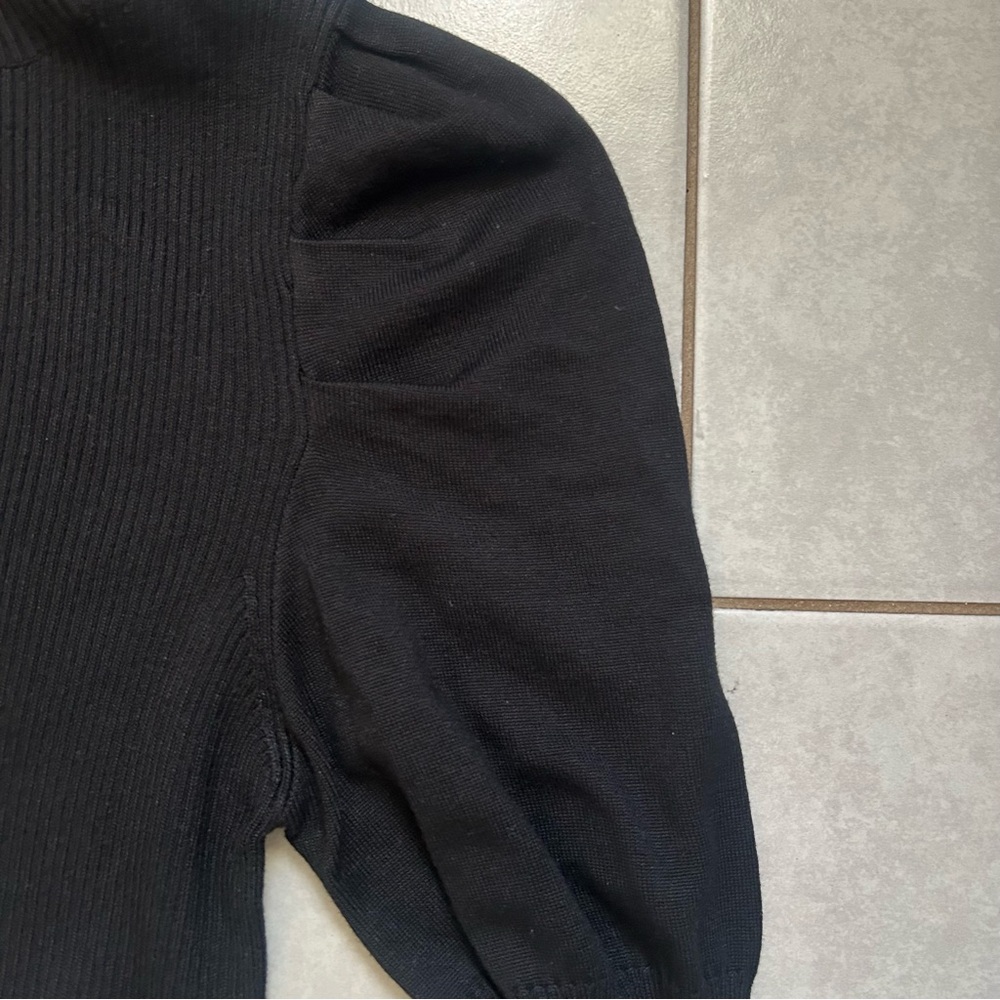 Anthropologie Cecilia Puff Sleeve
Ribbed Turtleneck black Size Medium - Picture 3 of 10